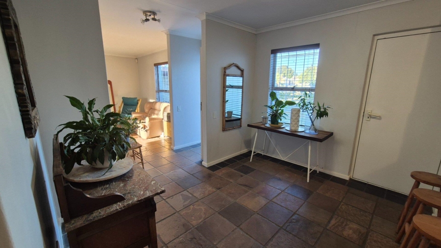 To Let 3 Bedroom Property for Rent in Loevenstein Western Cape